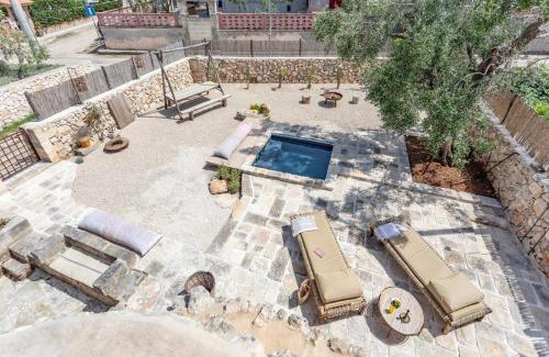 Sant'Isidoro Bed & Breakfast | Guest Rated 10/10: Relax at Trullo Santovia with Pool & Ocean View