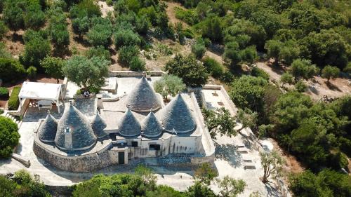 Pascarosa Villa | Tranquil Trullo Vittoria: Oceanfront Paradise Awaits