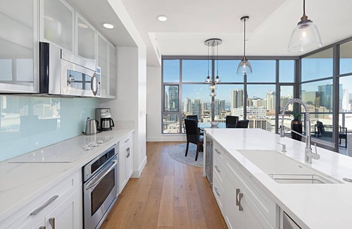 Gaslamp Quarter Condo | Unforgettable 18th Floor 2BR Oceanfront Escape with Views