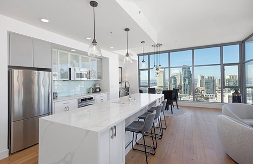 Gaslamp Quarter Condo | Unforgettable 18th Floor 2BR Oceanfront Escape with Views