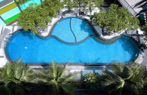 Padang Hotel | Relax at Truntum Padang: 4-Star Stay with Pool & Dining