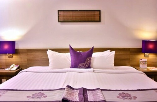 Padang Hotel | Relaxing Retreat at Truntum Padang with Pool & Restaurant