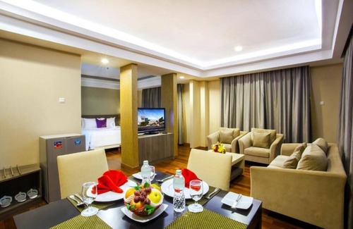 Padang Hotel | Relaxing Retreat at Truntum Padang with Pool & Restaurant