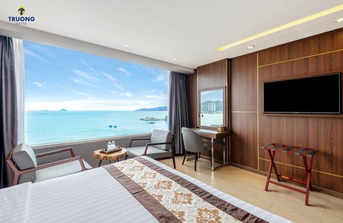 Vinh Hai Hotel | Explore Truong Hotel: Family-Friendly with Pool & Kitchen