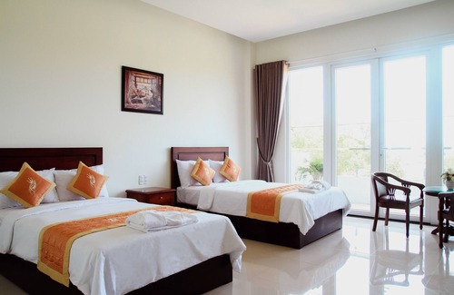 Quang Dien Hotel | Explore Truong Tinh Hotel: Family-Friendly with Breakfast
