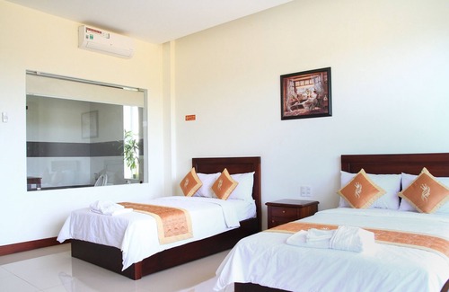 Quang Dien Hotel | Explore Truong Tinh Hotel: Family-Friendly with Breakfast
