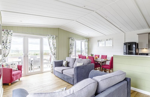 White Cross Ski Chalet | Contemporary Lodge with Pool, Spa & Family Amenities