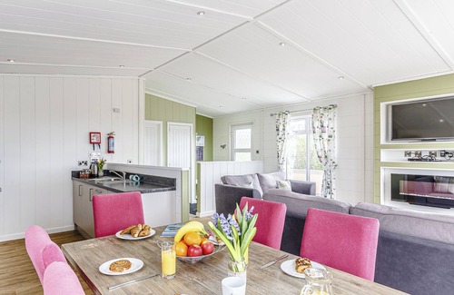 White Cross Ski Chalet | Contemporary Lodge with Pool, Spa & Family Amenities