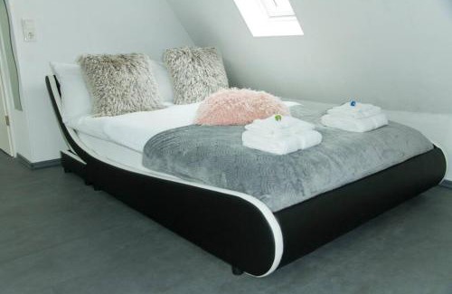 Dortmund Apartment | Modern TRUTH Studio for 3 with Kitchen & Top Internet