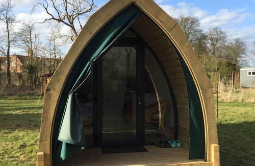 Beccles Cabin | Experience a Cozy Winter Warmer with Ocean Views & Spa