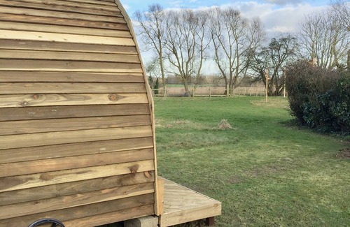Beccles Cabin | Experience a Cozy Winter Warmer with Ocean Views & Spa