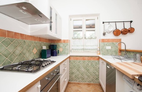 Buici House | Cozy Retreat: Escape Daily Life with Top-Notch Amenities