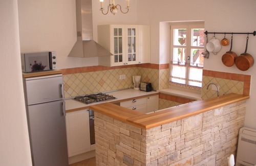 Buici Villa | Cozy Retreat: Escape Daily Life with Family-Friendly Amenities