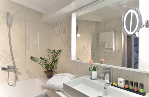 Dassia Hotel | Explore TRYP by Wyndham Corfu Dassia: Top-Rated Oceanfront Escape