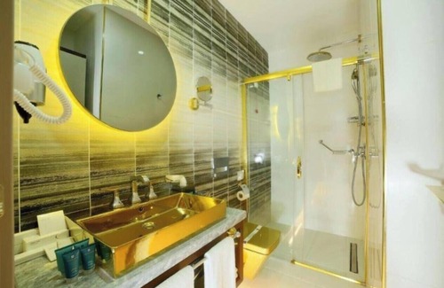 Zeytinburnu Hotel | Discover Tryp by Wyndham Istanbul Topkapi: Family-Friendly Stay