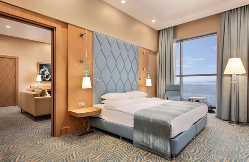 Basiskele Hotel | Elegant TRYP by Wyndham Izmit: Rated 8.4 with Pool & Spa