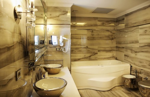 Basiskele Hotel | Elegant TRYP by Wyndham Izmit: Rated 8.4 with Pool & Spa
