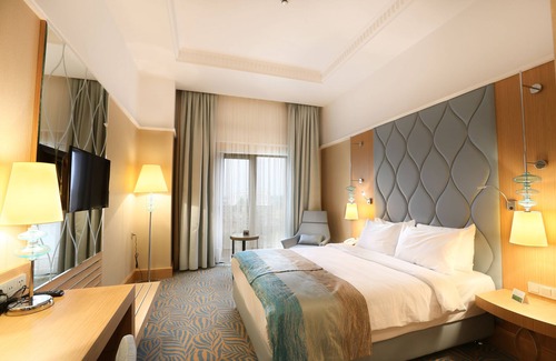 Basiskele Hotel | Elegant TRYP by Wyndham Izmit: Rated 8.4 with Pool & Spa
