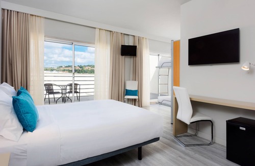 Costa de Caparica Hotel | Discover TRYP by Wyndham Lisboa Caparica Mar with Pool & Spa