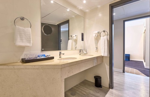 Costa de Caparica Hotel | Discover TRYP by Wyndham Lisboa Caparica Mar with Pool & Spa