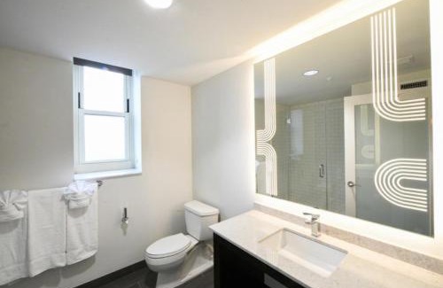 Central Business District Hotel | Wheelchair Accessible TRYP by Wyndham Newark Downtown