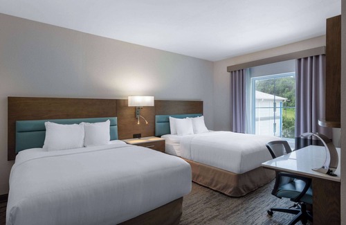 Tallahassee Hotel | Comfortable TRYP by Wyndham Tallahassee North with Spa