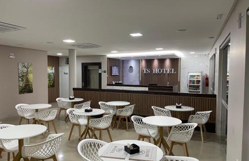 Porteirinha Hotel | Top-Rated TS HOTEL: Pet-Friendly & Family Welcome!