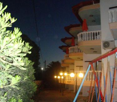 Velika Apartment | Oceanfront Bliss at Tsatsoni - Anastasiou Studios