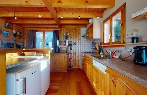 Veysonnaz Ski Chalet | Discover Tschoueilles 005: Mountain Chalet with Spa & Family Comfort