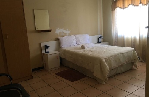 Francistown Hotel | Discover Tshesebe Stopover Motel: Family-Friendly Retreat