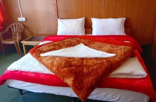 Karzok Bed & Breakfast | Cozy Tsomoriri Inn Cottages with Breakfast Included