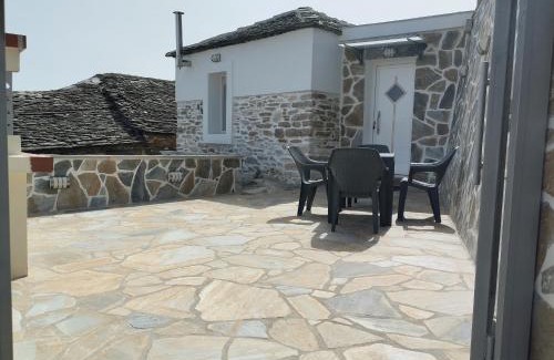 Keramidi Villa | Top-Rated Tsonos Home: Pet-Friendly with Hot Tub Access