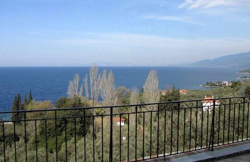South Pelion House | Experience Tsorni House: Family-Friendly Retreat in Lefokastro