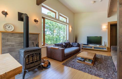 Hirafu House | Experience Tsukinoki: Family-Friendly Retreat with 9.3 Rating