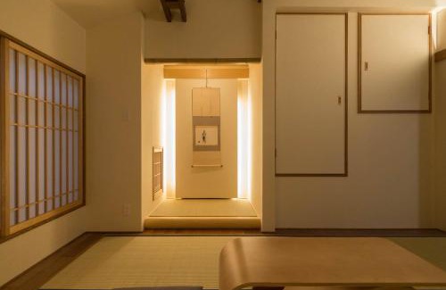 Sannenzaka Ninenzaka House | Top-Rated Tsukinowacho House: Child-Friendly Retreat
