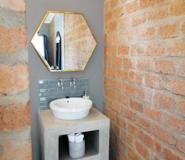 Tsumeb House | Inviting Stay at The Theatre House with Breakfast Included