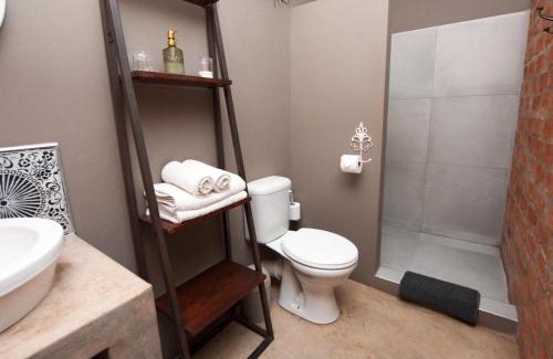 Tsumeb House | Inviting Stay at The Theatre House with Breakfast Included