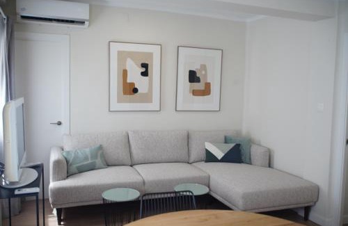 La Seu Apartment | Explore TTdSSa VLC Plaza Cisneros - Family-Friendly Retreat