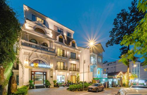 Da Lat Hotel | Welcoming TTR Moonstone Apart Hotel with Breakfast & Dining