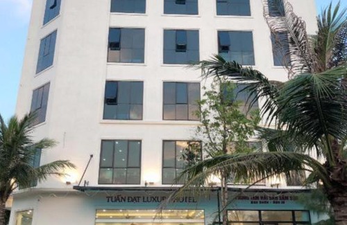 Sam Son Hotel | Scenic Oceanfront Stay at Tuấn Đạt FLC Sầm Sơn Resort