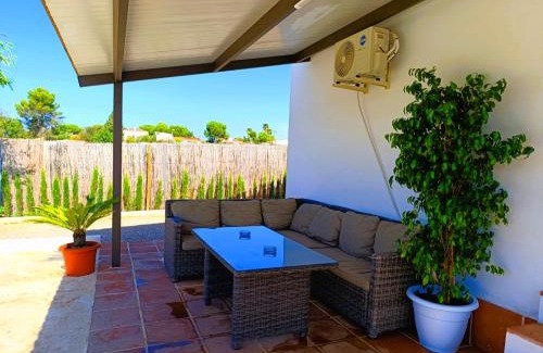 La Carlota House | Relax at La Casita Rural: Oceanfront Bliss for Families