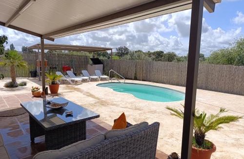 La Carlota House | Relax at La Casita Rural: Oceanfront Bliss for Families