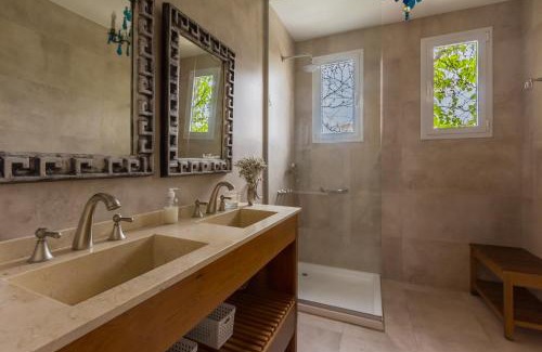 Recoleta Apartment | Discover Recoleta: 4-Star Hotel with Family-Friendly Services