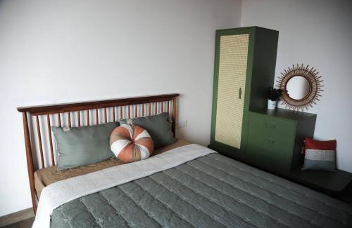 Van Giang Apartment | Relax at Tú Viên Homestay Ecopark with a Spacious Garden
