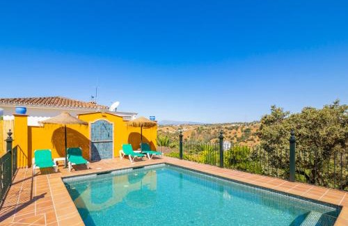 Alhaurin el Grande House | Relax at Tu Villa Rural: Family-Friendly with Ocean Views