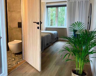 Polva County Bed & Breakfast | Delightful Stay at Saarjärve Puhkemaja by the Lake
