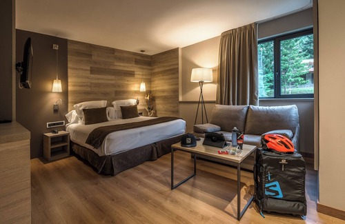 Baqueira Hotel | Explore Tuc Blanc: Spa Retreat with Pool & Hot Tub