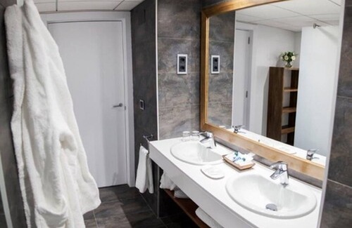 Baqueira Hotel | Explore Tuc Blanc: Spa Retreat with Pool & Hot Tub