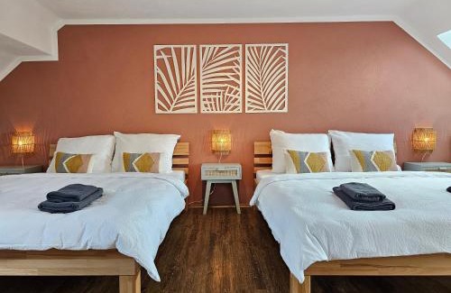 Wehrda Apartment | Discover Tucan: Rooftop Terrace, BBQ & PS4 Gaming!