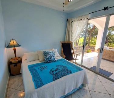 Tarcoles Bed & Breakfast | Cozy Tucanes Ridge Bed and Breakfast with Hot Tub Access